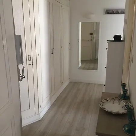 House Of Flowers Apartment